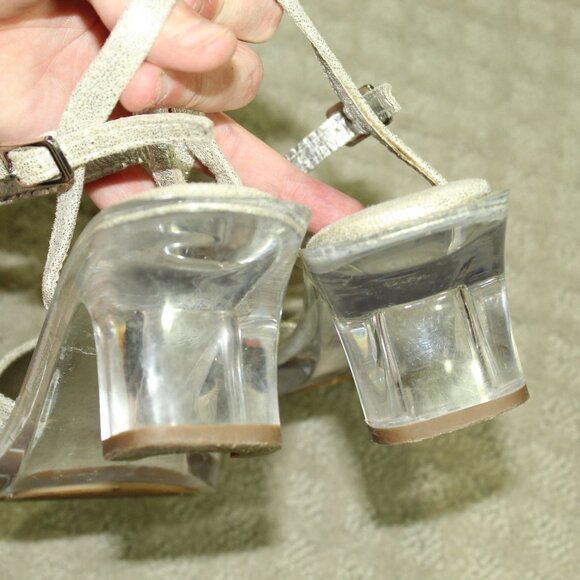 Kenneth Cole Reaction Women's 5 Silver Beaded 2.5" Clear Acrylic Block Heels - Picture 5 of 9